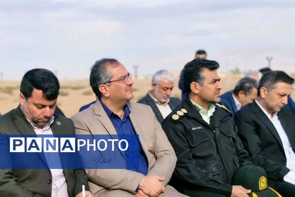 آیین کلنگ‌زنی هنرستان خیرساز هیأت امنایی در قرچک