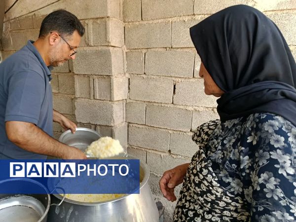 پخت و توزیع نذری در روز تاسوعای حسینی روستای حسن آباد داراب استان فارس