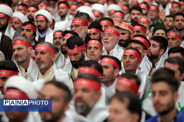 دیدار هزاران نفر از بسیجیان با رهبر معظم انقلاب