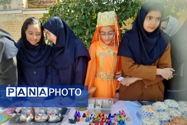 برگزاری بازارچه  کسب و کار دانش‌آموزی در آموزشگاه پویش ناحیه ۳شیراز 
