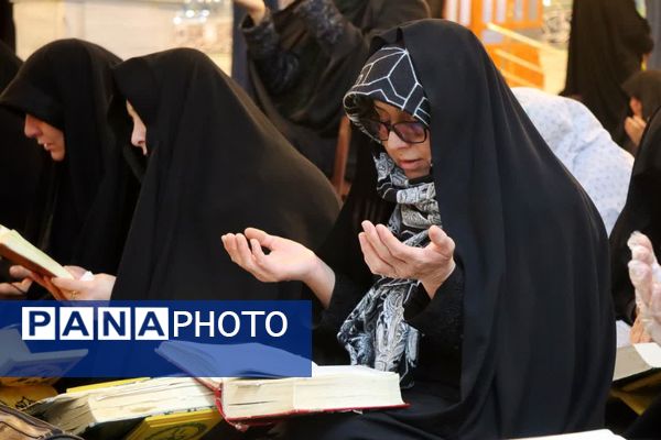 مراسم قرائت دعای ام داوود در امامزاده سید عباس بن موسی (ع) در بجنورد 
