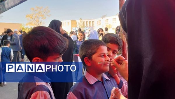 برپایی غرفه‌های سازمان دانش‌آموزی خراسان‌جنوبی در راهپیمایی 13 آبان