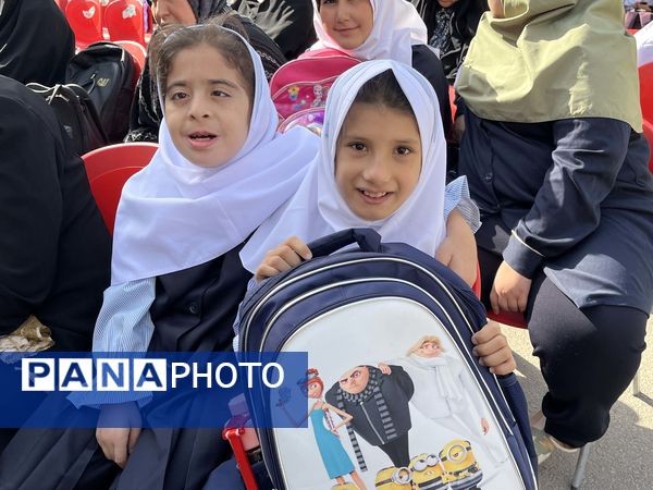 آیین نواختن زنگ مهر در آموزشگاه استثنایی ایثار ناحیه دو مشهد 