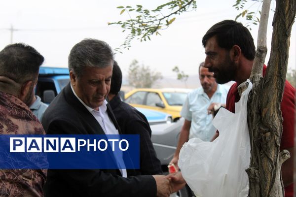 حضور پرانرژی نوجوانان در موکب دانش‌آموزی ملکان