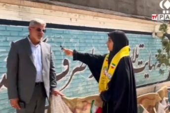 نواختن زنگ نماز در دبیرستان شهید محمدی پور خلیل آباد