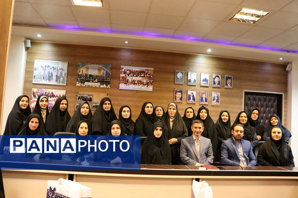 تجلیل از فعالان حوزه بانوان و خانواده در ناحیه یک بهارستان