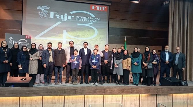 رونمایی پوستر جشنواره جهانی فیلم فجر در جوار آرامگاه شیخ اجل سعدی شیراز