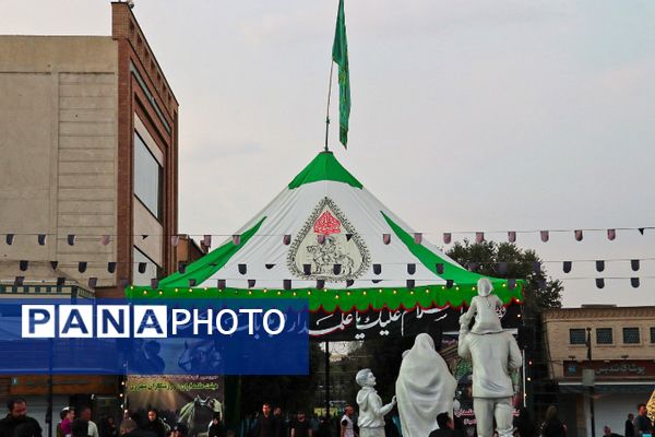 برپایی موکب های مختلف در مسیر پیاده روی اربعین در ناحیه دو شهرری 