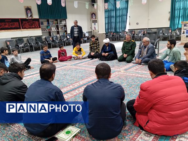  تجلی بندگی و تربیت در فضای اعتکاف دانش‌آموزی خداآفرین