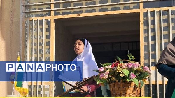 دیدار صمیمانه مأموران نیروی انتظامی با دانش‌آموزان دبستان استقلال 