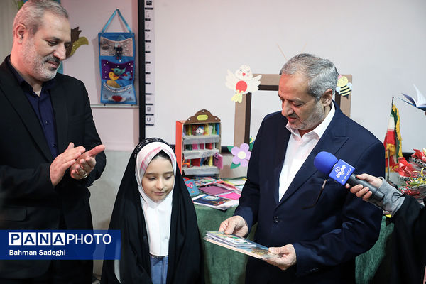 آیین تجهیز ۴۰۰۰ کتابخانه کلاسی با حضور وزیر آموزش و پرورش