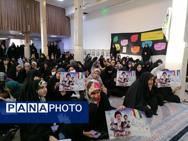 اجتماع دانش‌آموزی چهلم شهدای خدمت در بیرجند