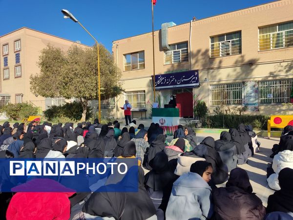 اجرای مانور زلزله  در دبیرستان دخترانه فرهیختگان