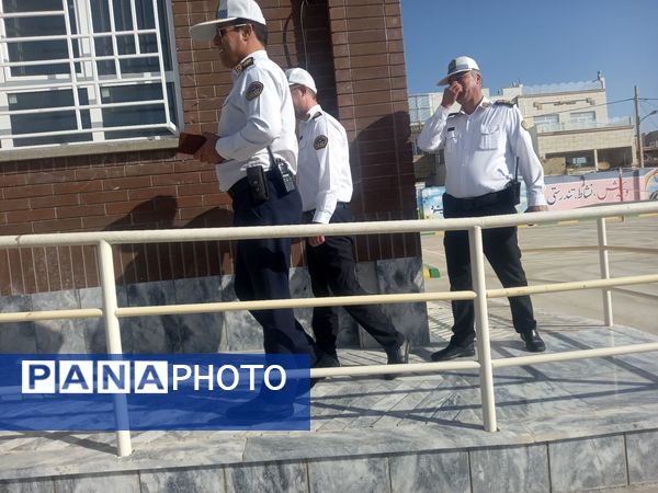گرامیداشت هفته نیروی انتظامی در دبستان فرهنگ فرازمند