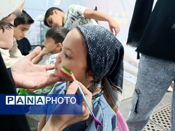 گوشه‌ای از راهپیمایی غدیر خونین در مشهد مقدس