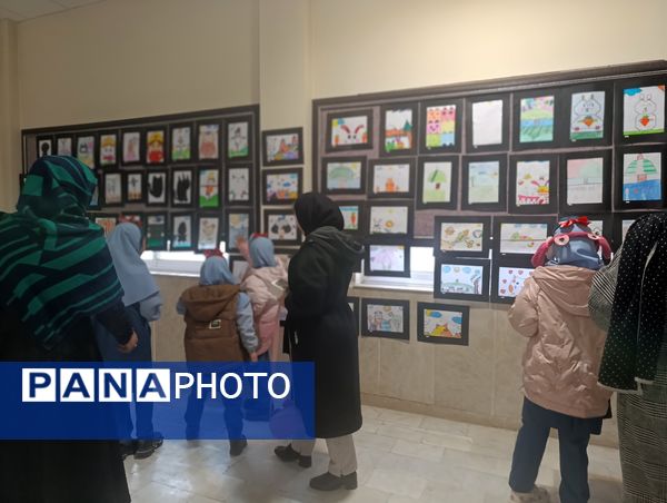 نمایشگاه نقاشی دانش آموزان مدرسه مهر و ماه آشخانه 