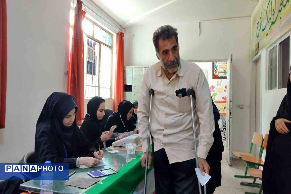 چهاردهمین دوره انتخابات ریاست‌جمهوری در دبستان مهندس رحمانی‌فرد مشهد 