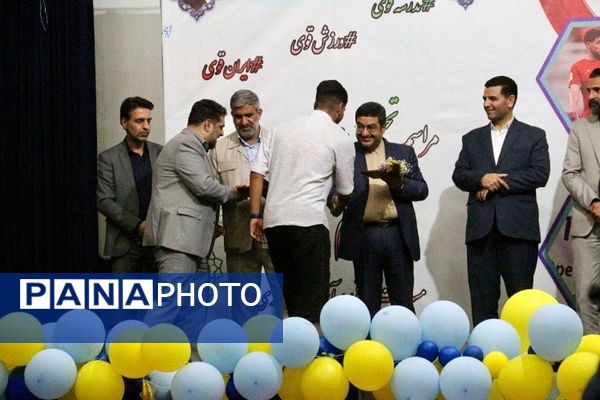 مراسم تجلیل از دانش‌آموزان و فرهنگیان مقام آور مسابقات جهانی، آسیایی و کشوری در فرهنگسرای ولا ناحیه 2 شهرری 