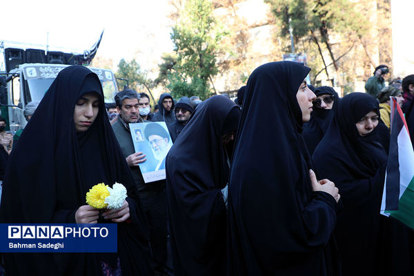 تشییع پیکرهای ۱۰۰ شهید گمنام از مقابل دانشگاه تهران