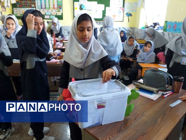 شور و شوق انتخابات شورای دانش آموزی در دبستان دخترانه میمنت زین اقلی