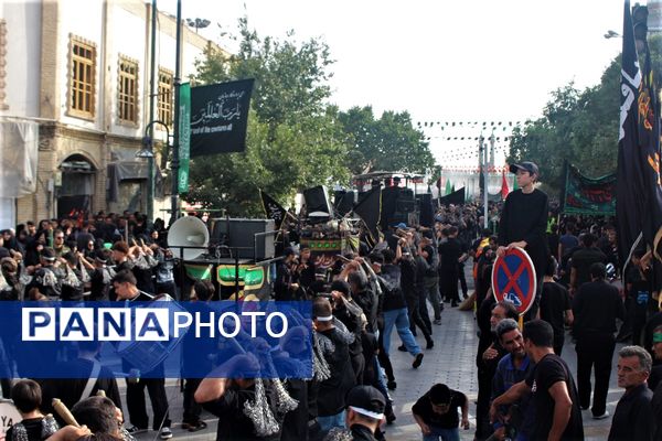 حضور پرشور کودکان قمی در دسته‌های عزاداری روز تاسوعا 