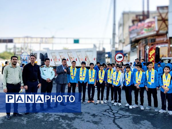 بیداری در گام‌های نوجوانان عنبرآباد؛ حضور حماسی در روز دانش‌آموز