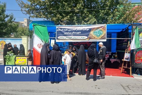 برپایی موکب امام حسین (ع) در منطقه پردیس با مشارکت پیشتازان سازمان دانش آموزی 
