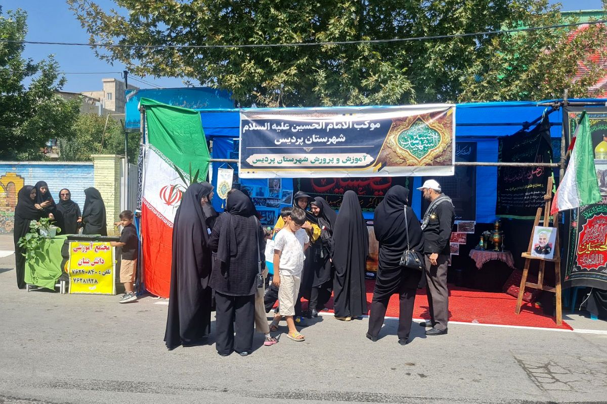 برپایی موکب امام حسین (ع) در منطقه پردیس با مشارکت پیشتازان سازمان دانش آموزی 