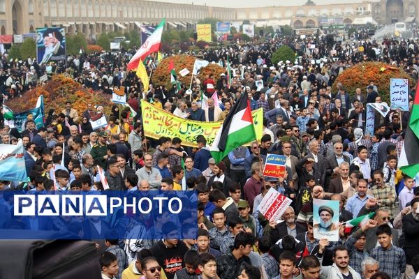 حضور پرشور مردم اصفهان در راهپیمایی روز 13 آبان