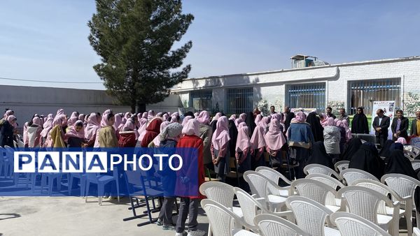 نواختن زنگ جشن نیکوکاری در دبستان زینب قهرمانی مه ولات