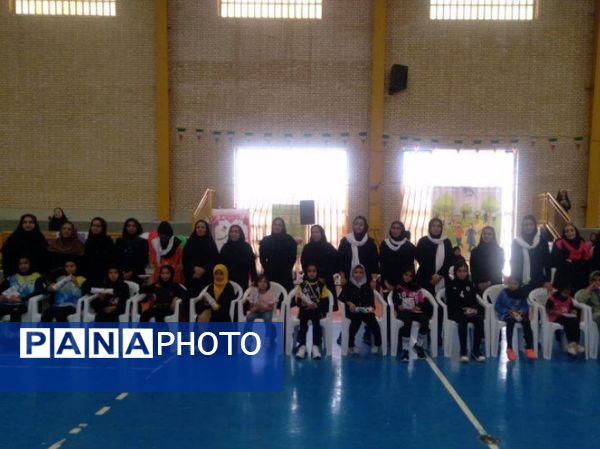 افتتاحیه طرح ملی میدان پویا و مسابقات هندبال در باشگاه غدیر محسن آباد برخوار