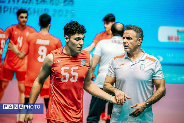 دیدار تیم‌های والیبال دانش‌آموزی ایران و چین