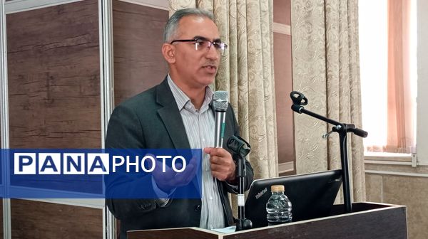 نشست توانمندسازی مدیران و مشاوران مدارس بن با محوریت پیشگیری از آسیبهای اجتماعی