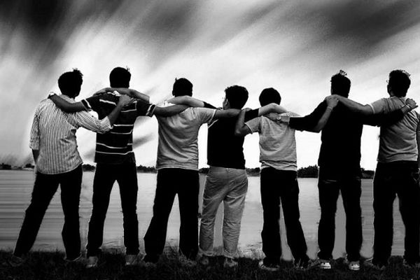 رفتار همسالان پلی به سوی پیشرفت یا لغزشی به سوی خطر؟