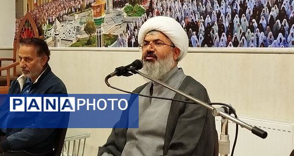 دیدار فرماندهان بسیج دانش آموزی مدارس کاشمر با امام‌ جمعه شهرستان