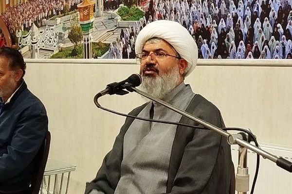 دیدار فرماندهان بسیج دانش آموزی مدارس کاشمر با امام‌ جمعه شهرستان