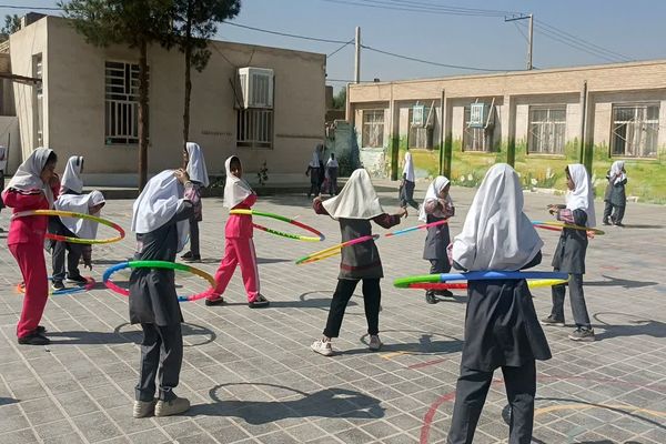 برگزاری المپیاد ورزشی درون‌مدرسه‌ای در دبستان دخترانه ادب زارچ