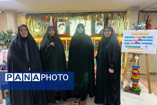 ایجاد غرفه‌های کتاب توسط دانش‌آموزان به مناسبت هفته کتاب و کتابخوانی در ناحیه دو شهرری 