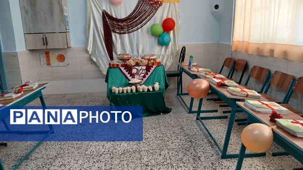  جشن‌ شکوفه‌ها‌ در‌ دبستان‌ شهید‌ دیالمه‌