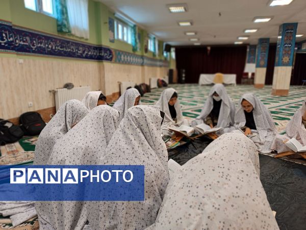 برگزاری محفل انس با قرآن در دبیرستان شهدای اقتدار ملارد با یاد و نام سیدحسن نصرالله