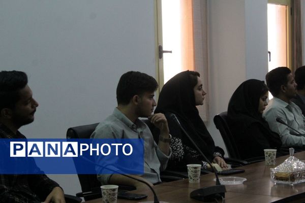 نشست هم‌اندیشی مشاوران جوان استاندار کرمان با گروهی از جوانان شهرستان بم 