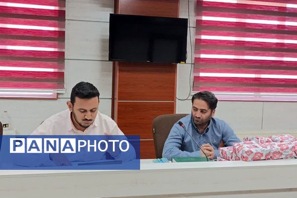 مراسم تقدیر از دانشآموزان فعال شورا در شهرستان ملارد