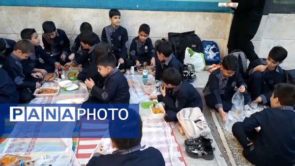 آیین بزرگداشت روز دانش آموز در دبستان سمیه قم