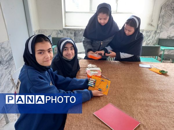 بازدید دانش آموزان دبستان ناهید نخودی از پژوهشرای نیشابور