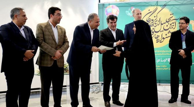 گزارشی از آیین تجلیل از برگزیدگان جشنواره‌های فرهنگی و هنری شمال‌غرب کشور