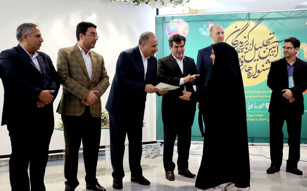 گزارشی از آیین تجلیل از برگزیدگان جشنواره‌های فرهنگی و هنری شمال‌غرب کشور