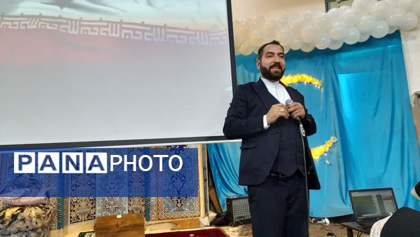 پرسش وپاسخ کارشناس قرآن، عترت و نماز در جمع معتکفین مسجد فاطمیه گنبد سبز نیشابور