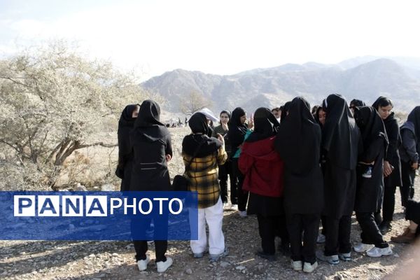 کارگاه آموزشی طراحی و نقاشی هنرستان فاطمه زهرا (س) در شهرستان گچساران