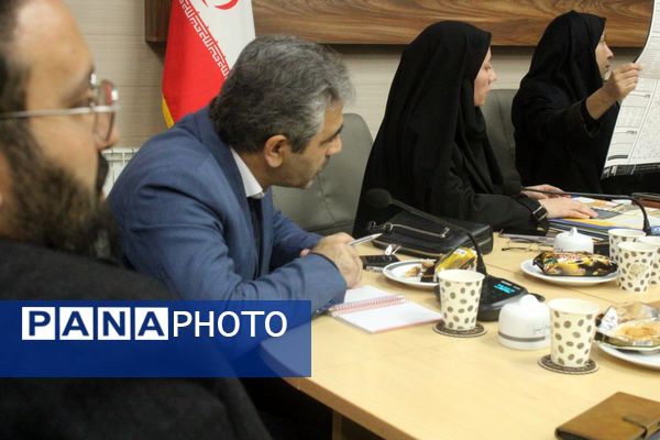 رونمایی و گردهمایی توجیهی و تبیینی بسته محصولات مدرسه‌ای ایرانمون در آذربایجان شرقی