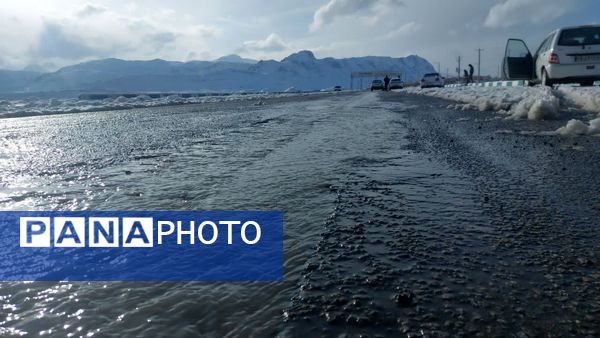 رقص دانه‌های برف در آسمان خاتم؛ شور و هیجان کودکان